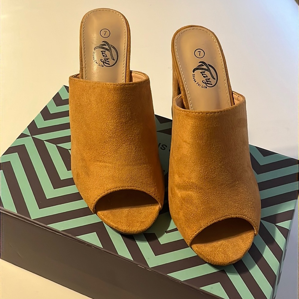 Toe cut-out heeled shoes size 7 - Picture 1 of 3